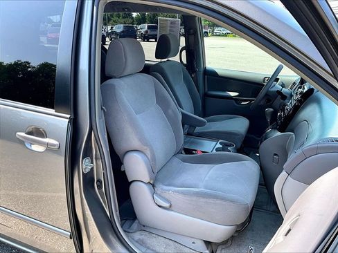 Used 2005 Toyota Sienna LE w/ LE Pkg 1 FWD image 11