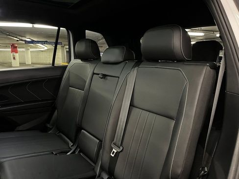 Certified 2023 Volkswagen Tiguan SE R-Line FWD image 22