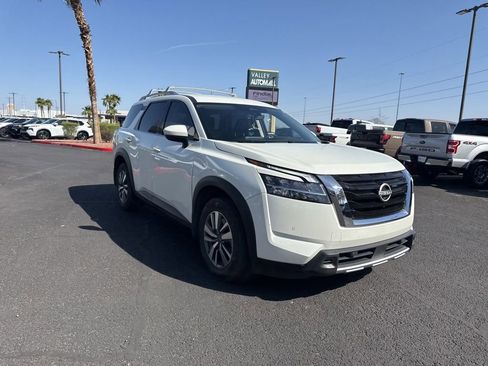 Used 2024 Nissan Pathfinder SL FWD image 4