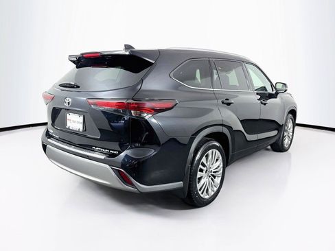 Certified 2025 Toyota Highlander Platinum AWD/4WD image 5