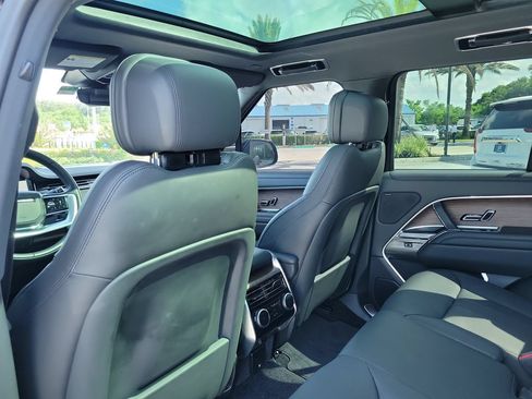 Certified 2025 Land Rover Range Rover SE AWD/4WD image 17