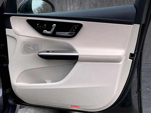 Used 2023 Mercedes-Benz GLC 300 4MATIC image 27