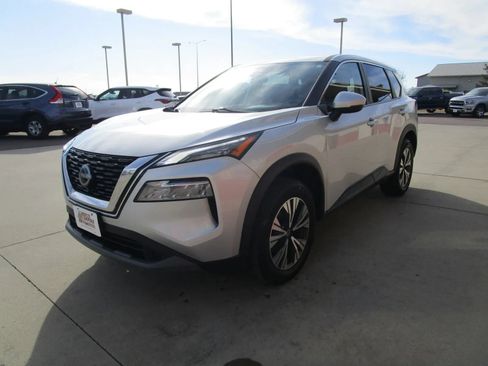 Used 2022 Nissan Rogue SV AWD/4WD image 5