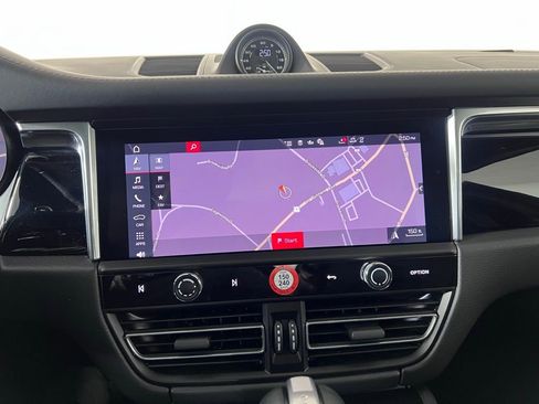 Certified 2026 Porsche Macan AWD/4WD image 24