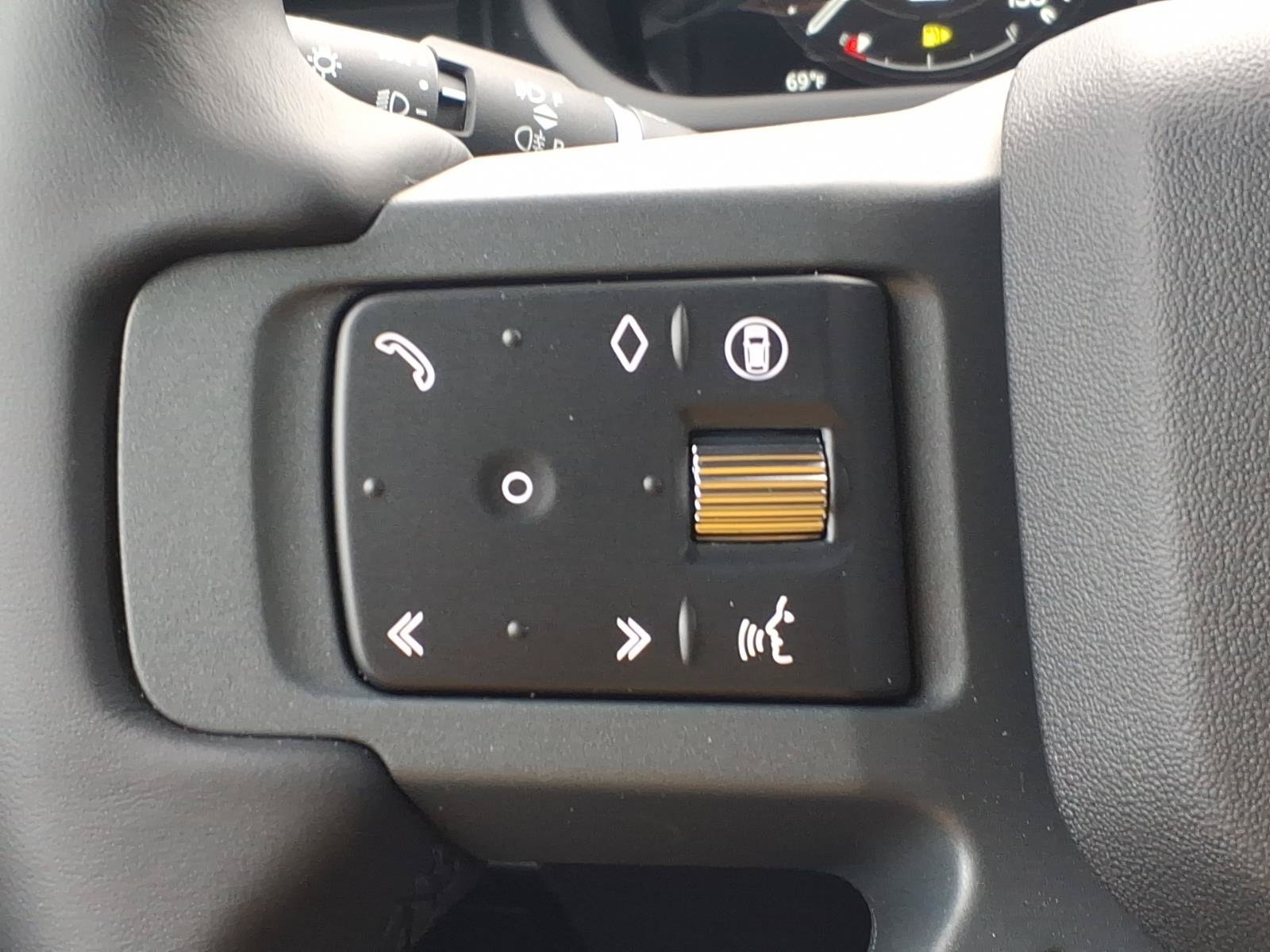 New 2026 Land Rover Defender 110 X-Dynamic SE AWD/4WD image 16