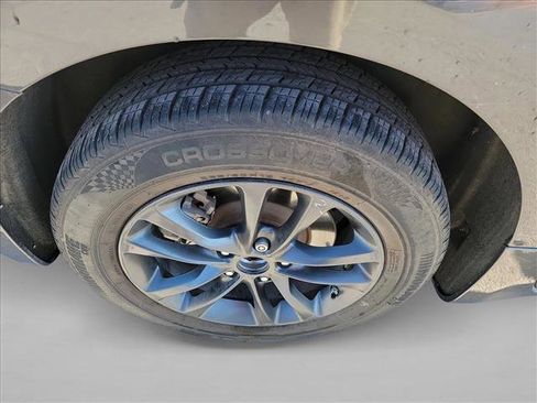 Used 2020 Chrysler Pacifica Touring-L w/ Advanced Safetytec Group image 11