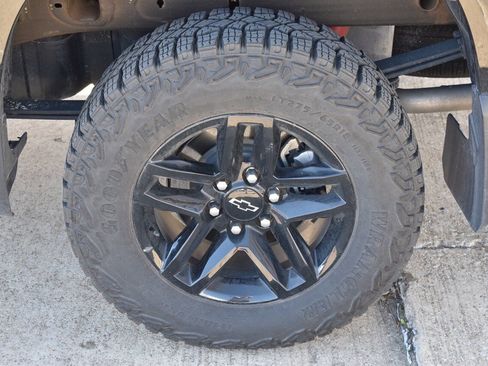 Used 2025 Chevrolet Silverado 1500 Custom Trail Boss w/ Midnight Edition image 10