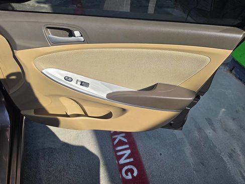 Used 2013 Hyundai Accent GLS image 30