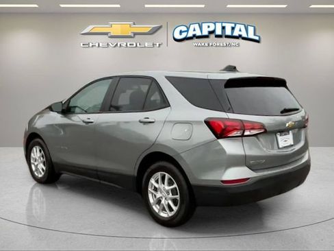 Used 2024 Chevrolet Equinox LS w/ LS Convenience Package FWD image 3