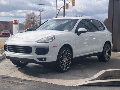 Used 2017 Porsche Cayenne Platinum Edition image 9