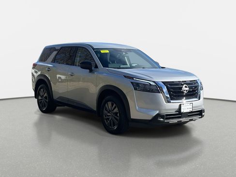 New 2025 Nissan Pathfinder S image 3