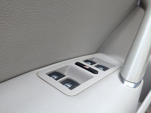 Used 2017 Volkswagen Passat 1.8T R-Line w/ R-Line Lighting Package image 15