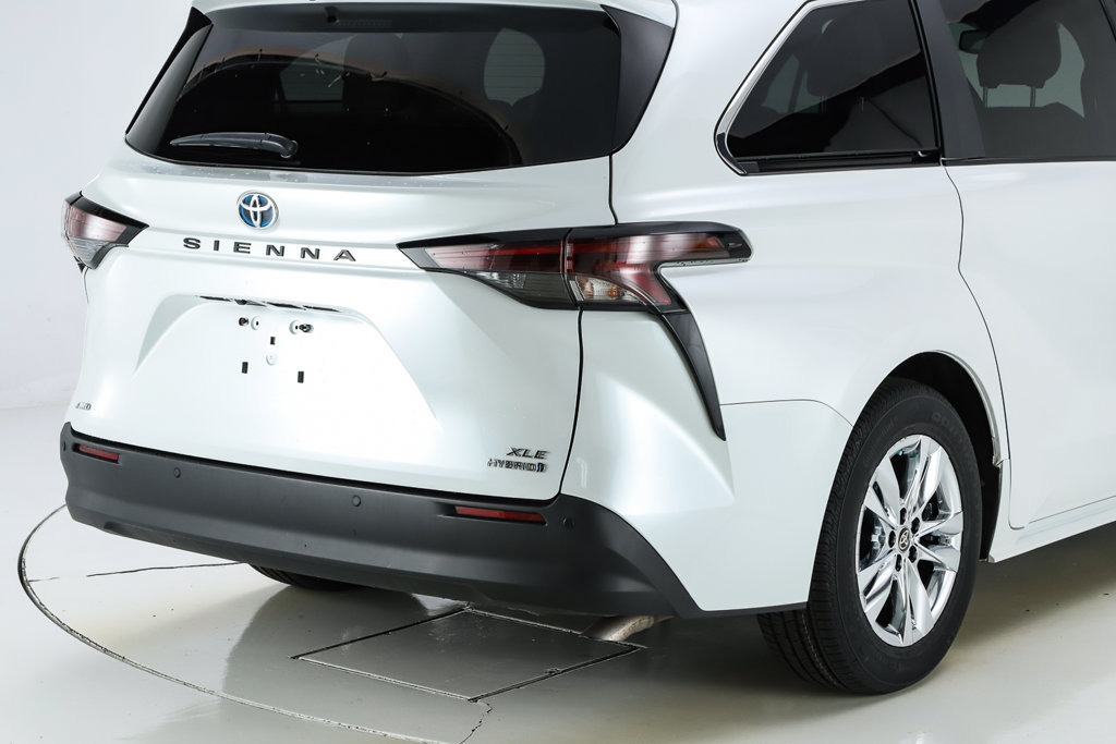 Used 2024 Toyota Sienna XLE w/ XLE Plus Package AWD/4WD image 17