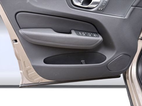 Used 2026 Volvo XC60 B5 Plus w/ Protection Package Premier image 22