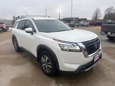 Used 2023 Nissan Pathfinder SL image 7