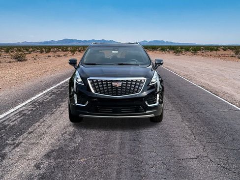 Used 2025 Cadillac XT5 Premium Luxury w/ Technology Package image 2