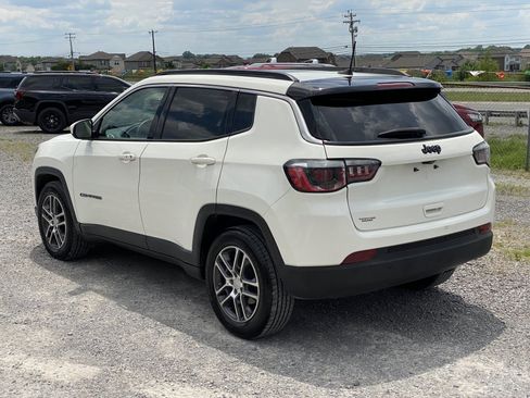 Used 2019 Jeep Compass Latitude FWD image 7