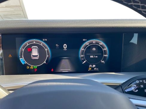 New 2025 Volkswagen Tiguan SE image 17