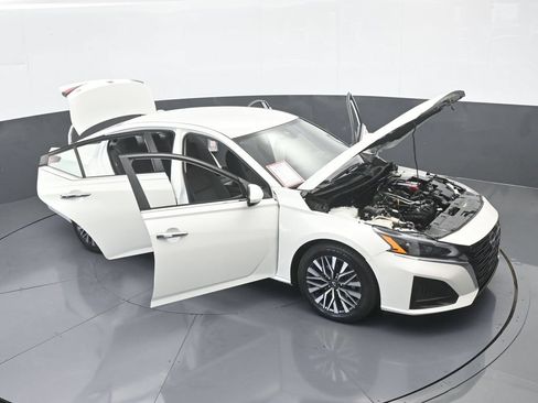 Used 2023 Nissan Altima 2.5 SV FWD image 72