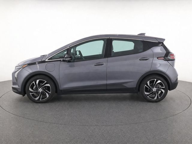 Used 2023 Chevrolet Bolt LT w/ Infotainment Package FWD image 4