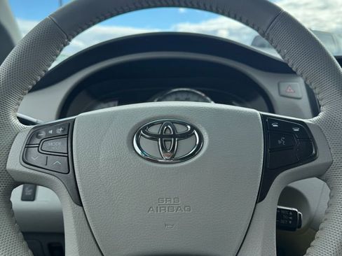 Used 2014 Toyota Sienna SE image 14