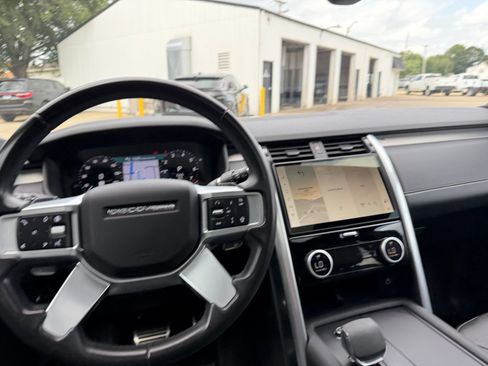 Used 2024 Land Rover Discovery Dynamic SE AWD/4WD image 14