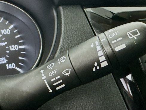 Used 2018 Nissan Rogue S FWD image 15