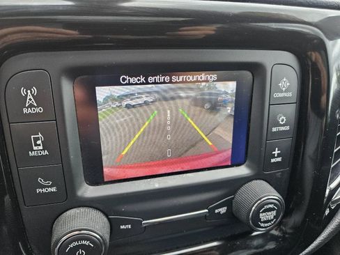 Used 2018 Jeep Compass Latitude AWD/4WD image 18