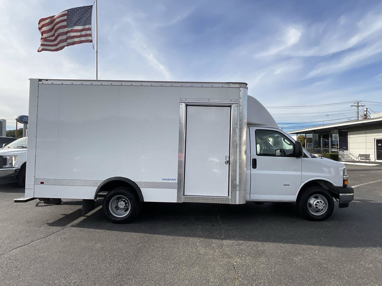 Used 2025 Chevrolet Express 3500 w/ Power Convenience Package RWD image 4
