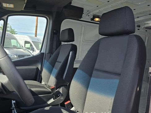 Used 2025 Mercedes-Benz Sprinter 2500 image 25