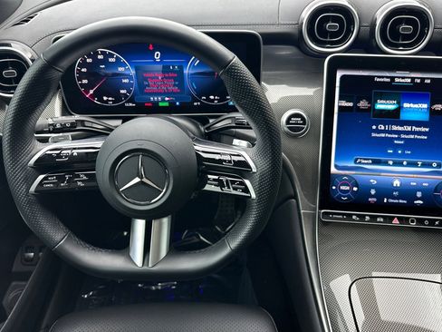 Used 2025 Mercedes-Benz GLC 350e 4MATIC image 28