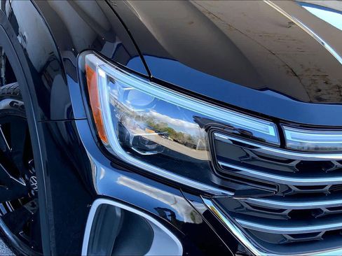 Used 2024 Volkswagen Atlas SE image 28