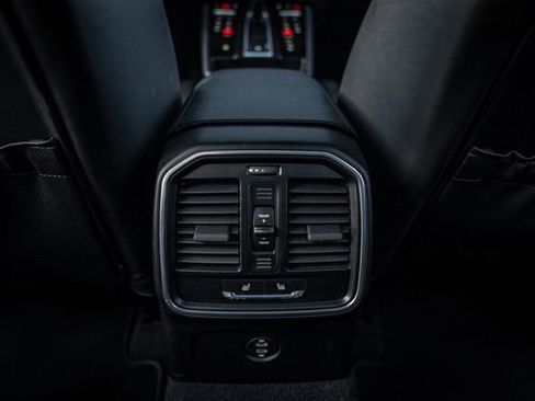 Used 2023 Porsche Macan Turbo image 38