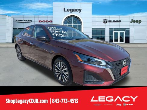 Used 2024 Nissan Altima 2.5 SV image 1