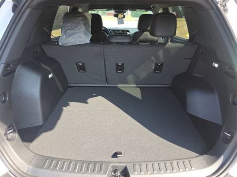 New 2027 GMC Terrain Elevation w/ Elevation Premium Package FWD image 18