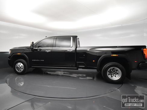 Used 2024 GMC Sierra 3500 Denali Ultimate AWD/4WD image 3