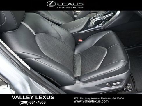 Used 2019 Toyota Camry XSE image 9