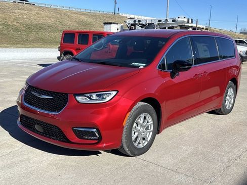 New 2026 Chrysler Pacifica Select image 11