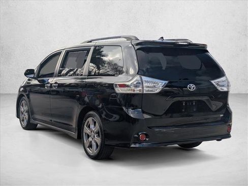 Used 2018 Toyota Sienna SE image 7
