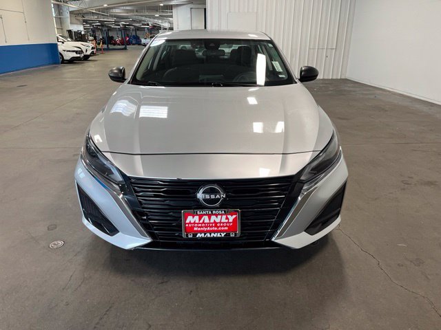 Used 2024 Nissan Altima 2.5 SV FWD image 8
