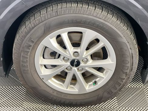 Certified 2022 Kia Carnival LX image 10