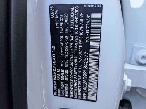 Certified 2025 Porsche Macan S AWD/4WD image 29