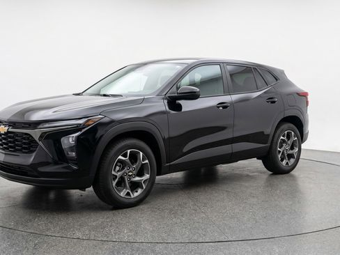 Used 2025 Chevrolet Trax LT FWD image 3