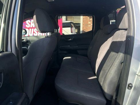 Used 2018 Toyota Tacoma TRD Sport image 16