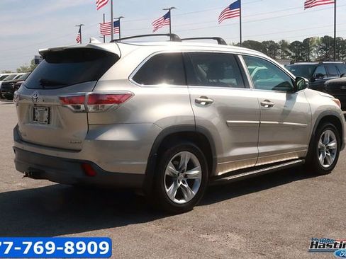 Used 2015 Toyota Highlander Limited w/ Driver Technology Package image 5