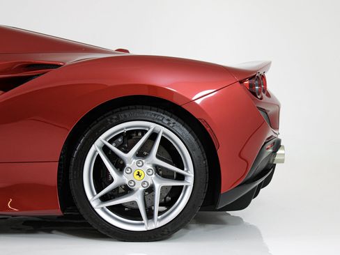 Certified 2023 Ferrari F8 Tributo RWD image 5