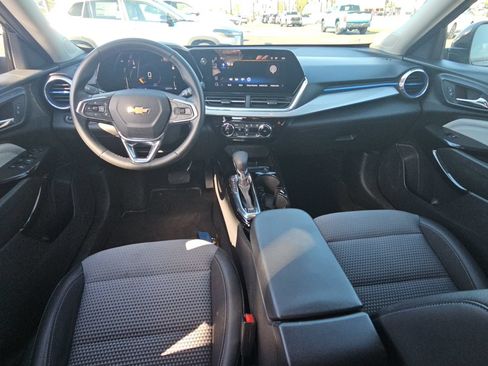 Used 2024 Chevrolet Trax LT w/ Driver Confidence Package FWD image 8