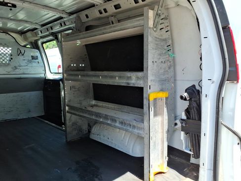 Used 2017 Chevrolet Express 2500 RWD image 7