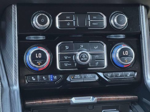 Used 2023 GMC Yukon XL Denali Ultimate AWD/4WD image 5