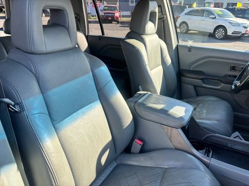 Used 2004 Honda Pilot EX image 25